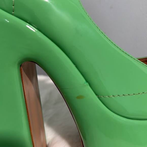 New Schutz Zayne Mary Jane Platform Heel in Patent Leather Green. - Picture 15 of 15